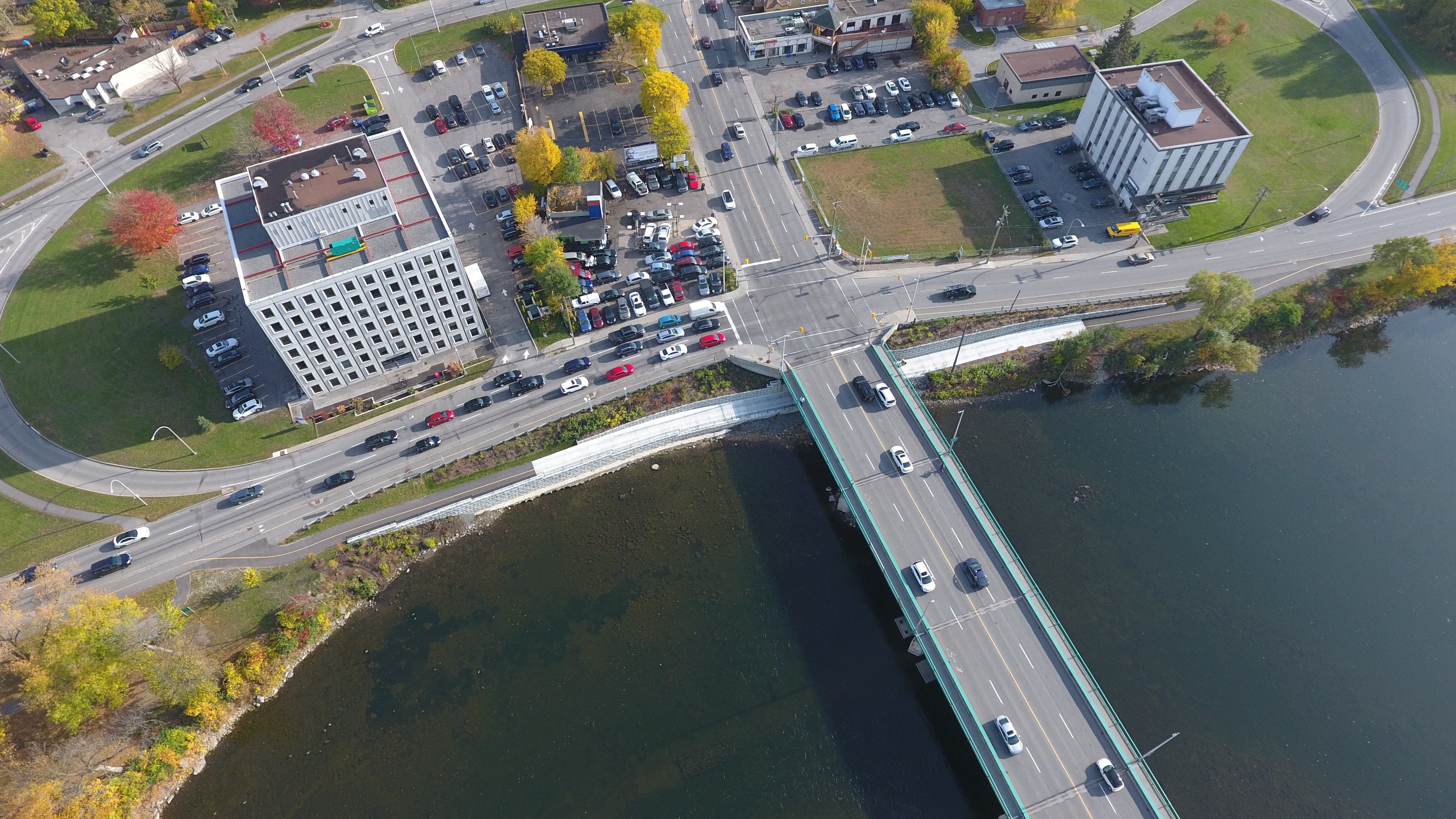 01Aerial view of new MUP under Billings Bridge at Bank Riverside